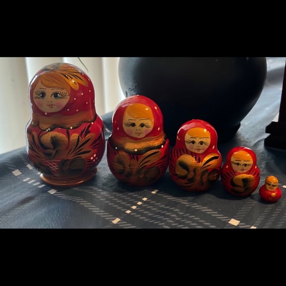 Red Nesting dolls - Picture 1 of 7